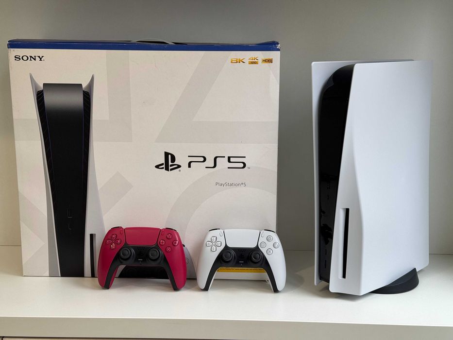 Sony Playstation 5 Blu-Ray Edition з 2 геймпадами, десь 180г. в роботі