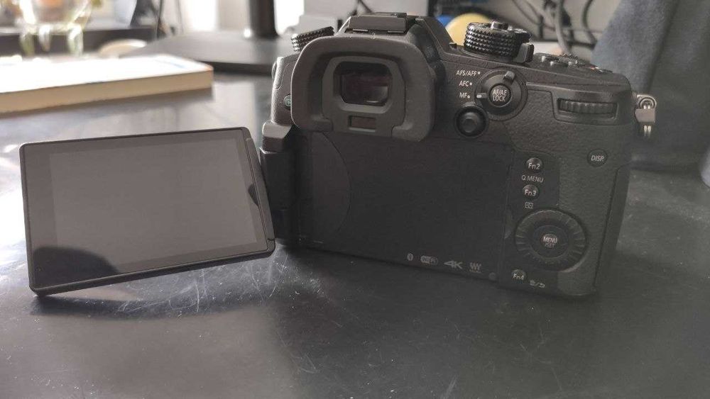 Panasonic Lumix DC-GH5 - Corpo + 2 baterias extra