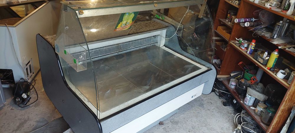 Продаю холодильную витрину 1.5 м длина , рабочая