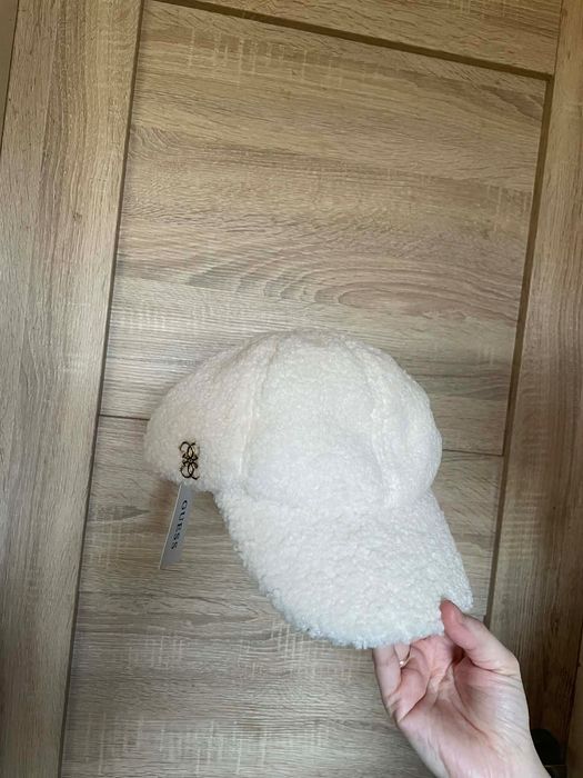 Czapka i torba guess