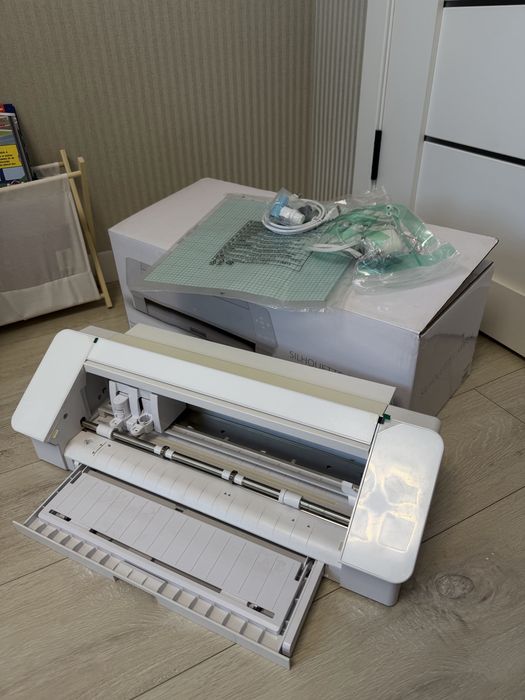 Плотер Silhouette CAMEO 4