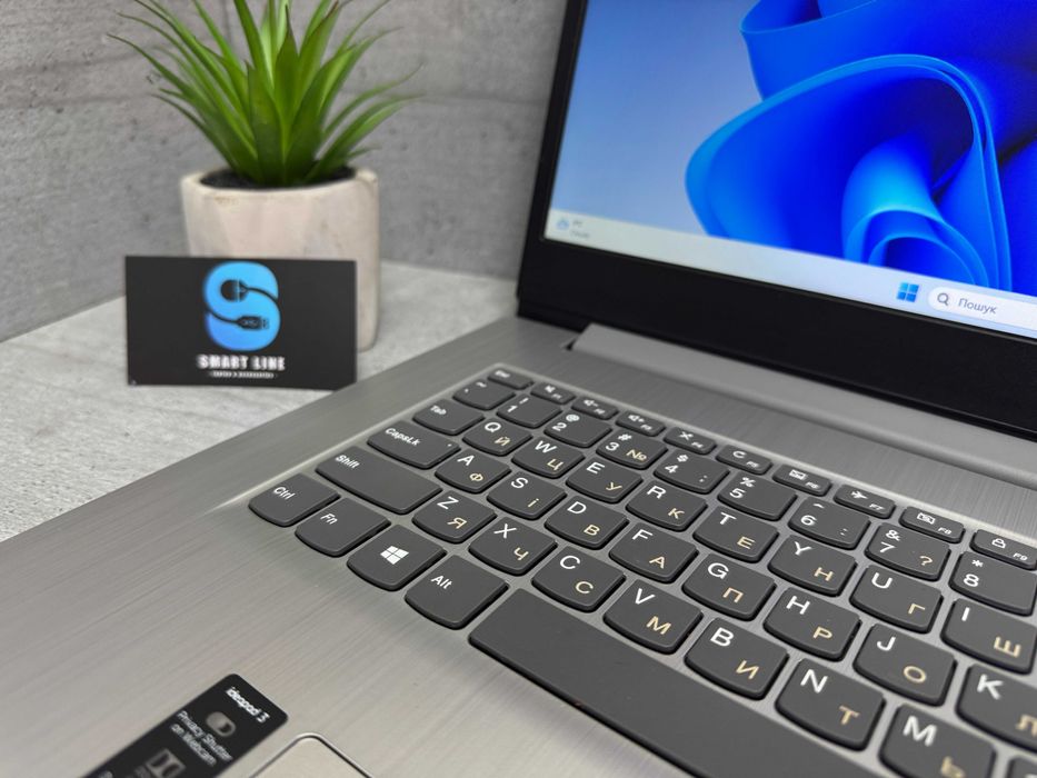 Стильний ноутбук Lenovo IdeaPad 3 17IML05/i5-10210u/512gb ssd/17.3"