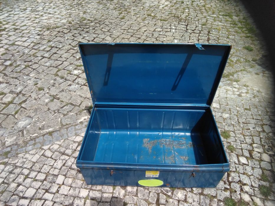 Mala de porão metálica