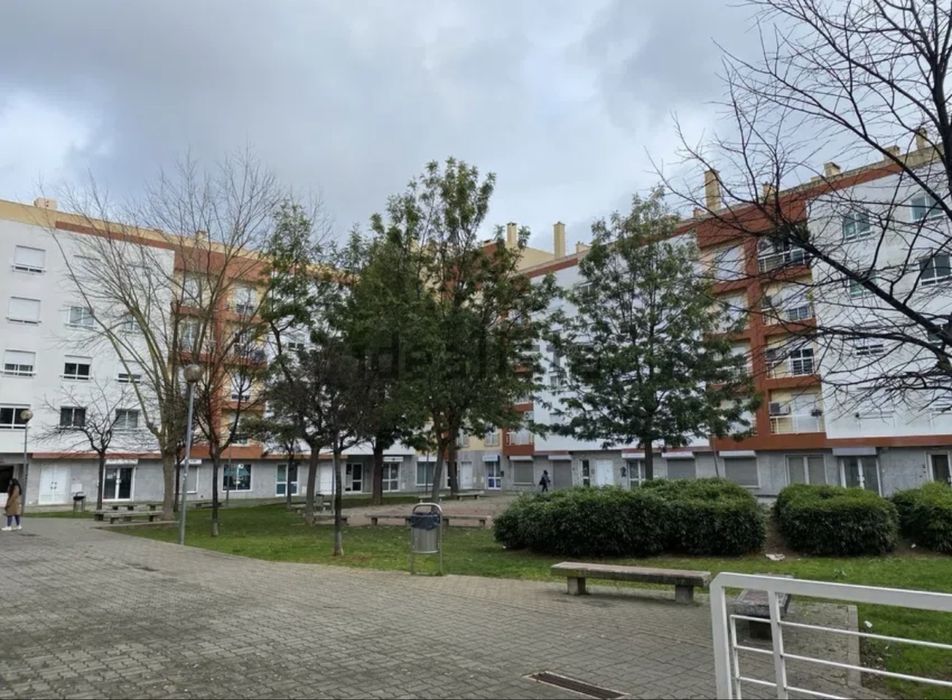 Prior Velho- T3-parqueamento e arrecadacao, cozinha equipada, suite