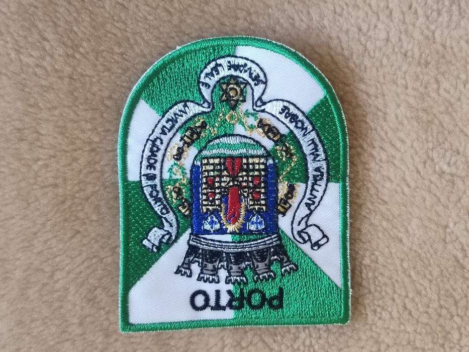 Emblemas capa traje académico.