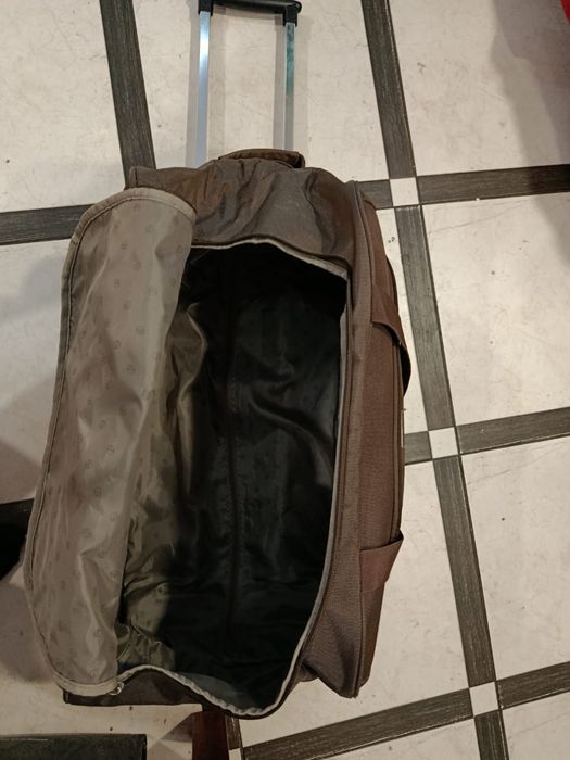 Дорожня сумка на колесах зручна