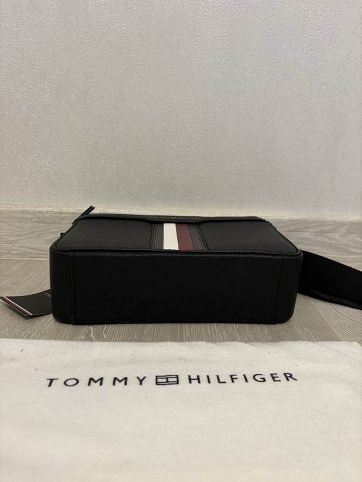 Сумка Tommy Hilfiger Coated Canvas Camera Чорний (b2420)