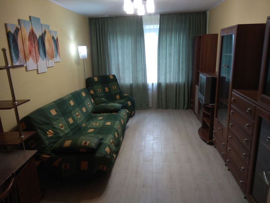 Здаю в оренду двокімнатну квартиру  в 5хв пішки від метро.