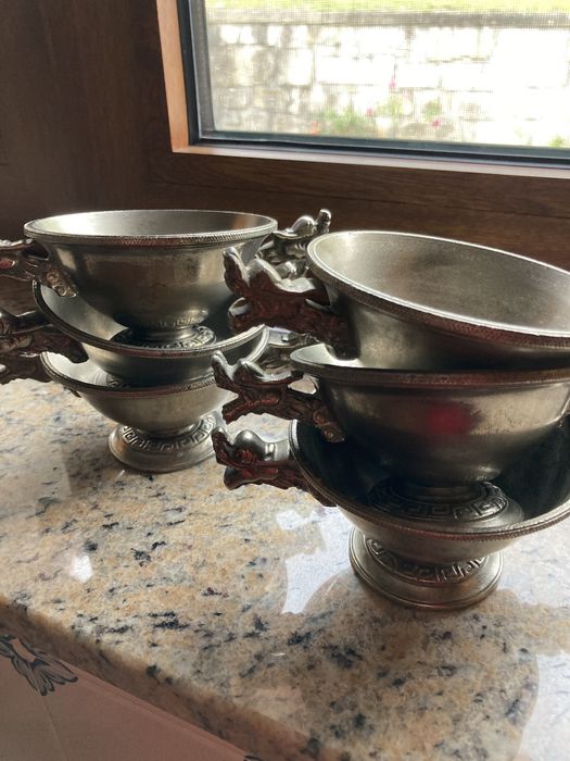 Taças metálicas chinesas