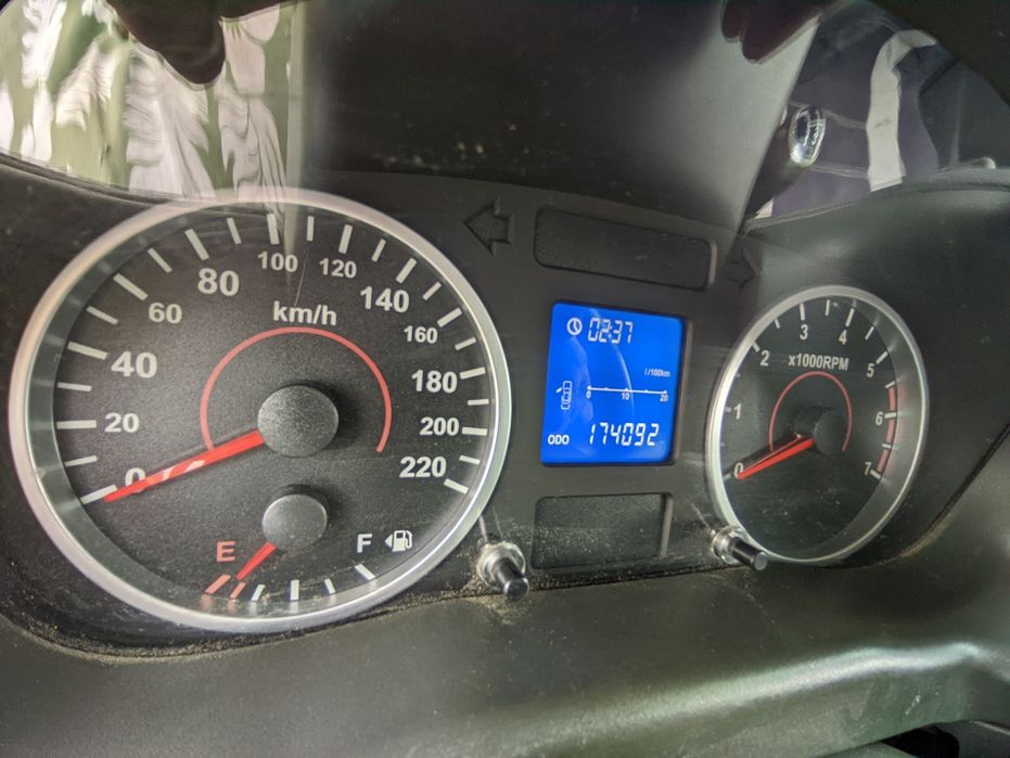 Продам автомобіль chery e5 стан на фото всі деталі по тел або відео