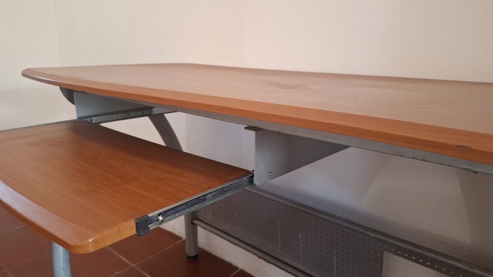 Secretária de escritório com extensão deslizante