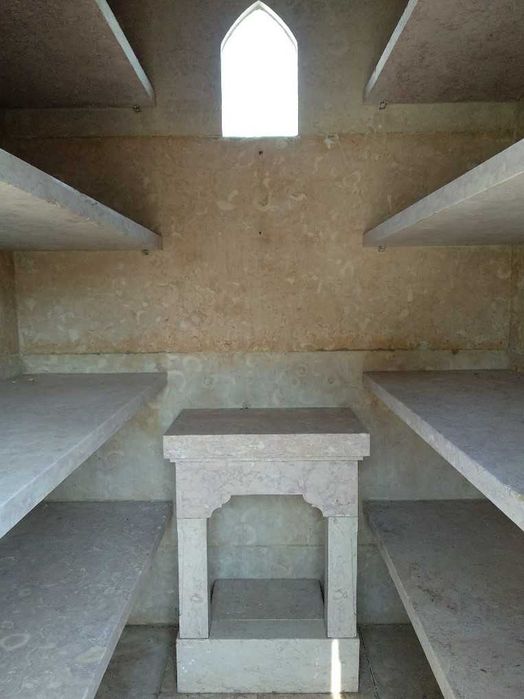 Jazigo Familiar 8 a 12 Lugares - Cemitério de Carnaxide (Oeiras)