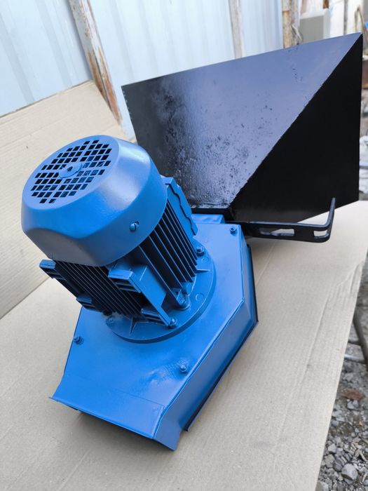 Крупорушка электрическая на 220В