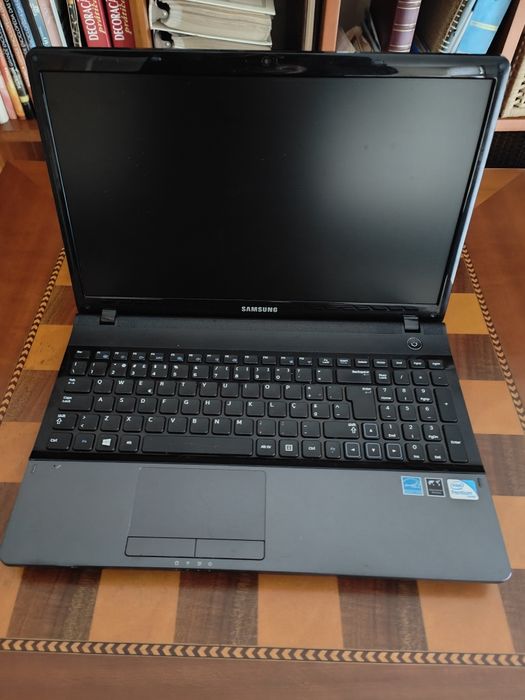 Portatil Samsung NP300E5C