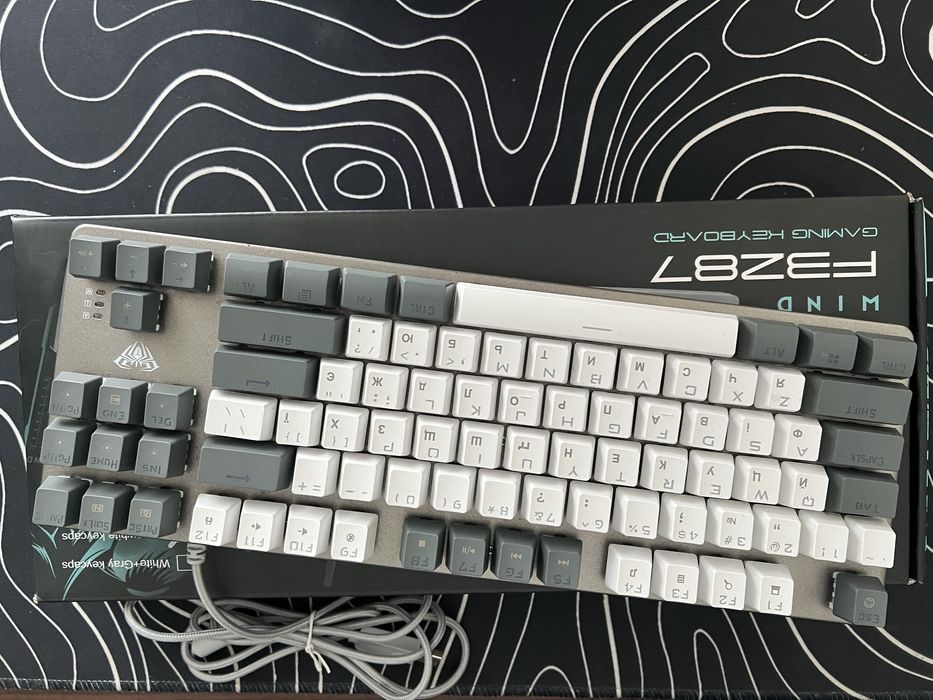 Продам клавіатуру на синіх свічас з нюансом