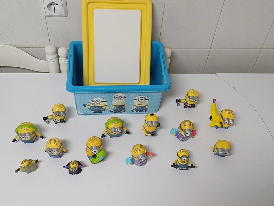 Caixa com Minions 14 unidades