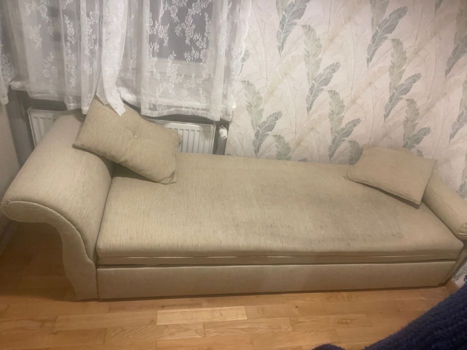 Tapczan rozkładany z pojemnikiem