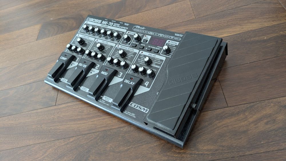 Unidade multiefeitos BOSS ME-70 + Rockbag by Warwick