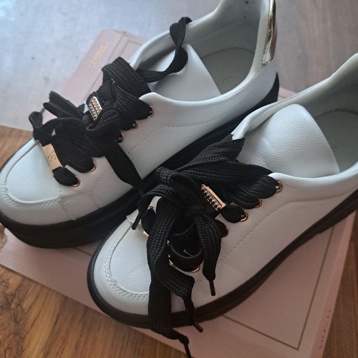 Adidasy na platformie