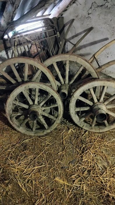 Дерев'яний віз(декор для саду)