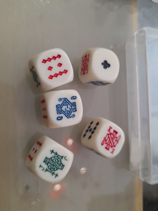 Dados de Poker Novos com caixa - completo - 5 dados