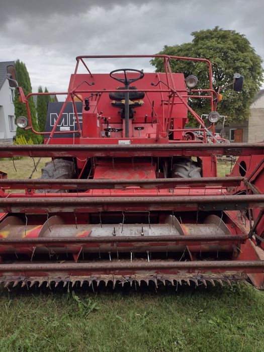 Kombajn zbożowy MF 330