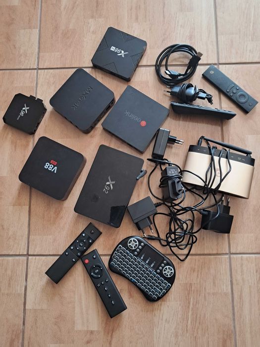 Lote de telemóveis e box android em bom estado.