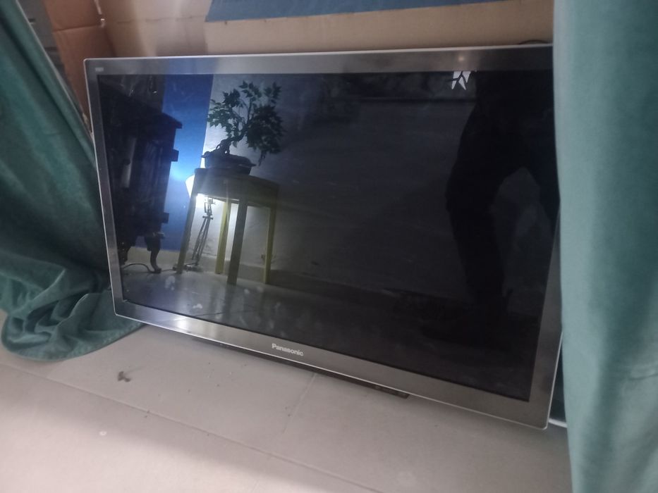 Vendo 3 televisões avariadas para arranjo ou peças.