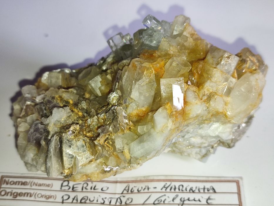 Minerais de coleção Berilo var. Água Marinha