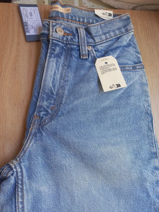 Джинсы  новые  LEVI'S  PREMIUM
Sanfrancisko, Cal.
'80s MOM JEANS 26/32
