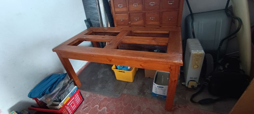 Mesa de jantar em pinho mexicano