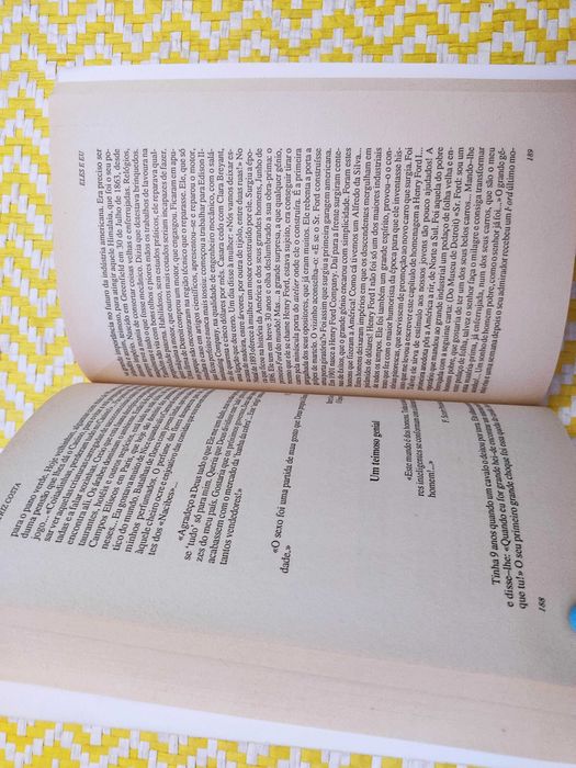 ELES E EU
de Beatriz Costa