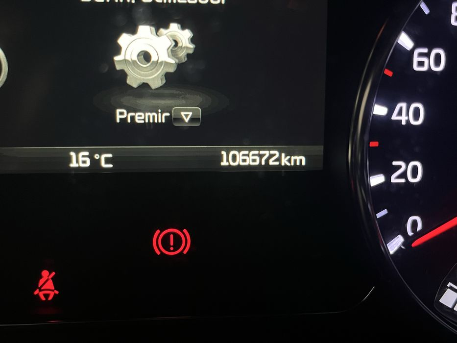 Kia Carens 1.7 NACIONAL - Cx. Automática - 7 lugares