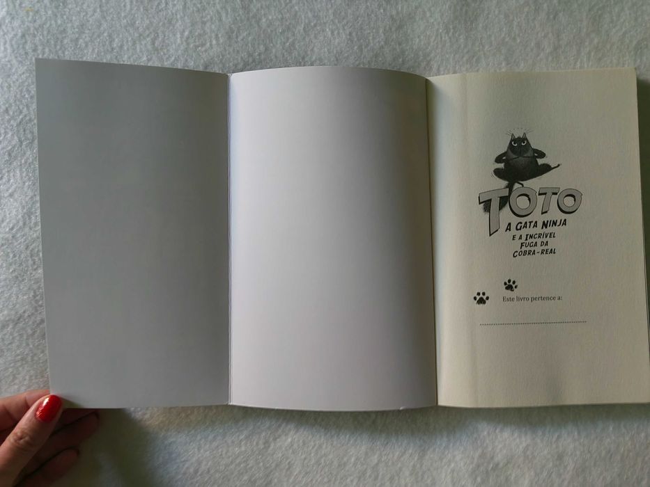 Livro Toto, A Gata Ninja e a Incrivel Fuga da Cobra Real