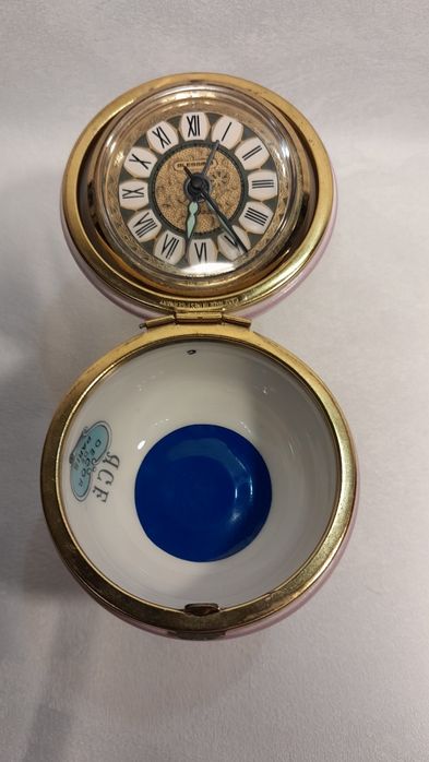 Zabytkowy budzik w stylu ACF Sevres.