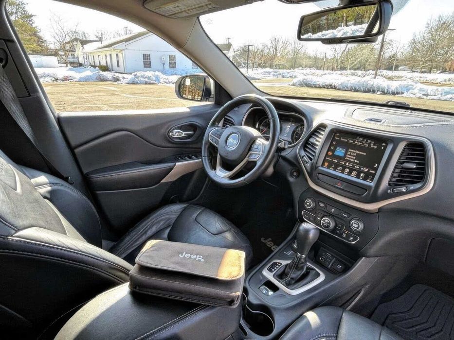 Jeep Cherokee      2017