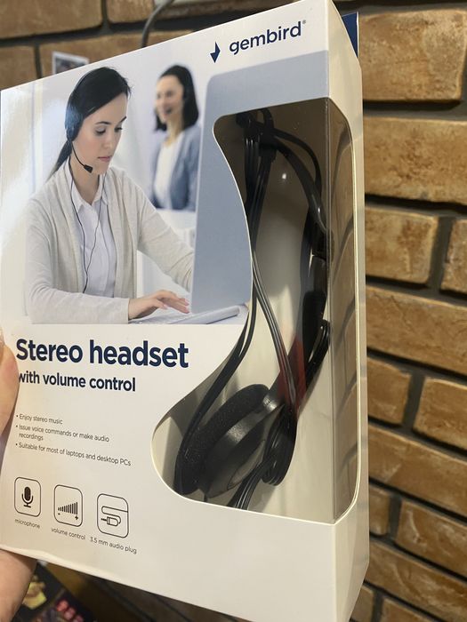 Наушники з мікрофоном