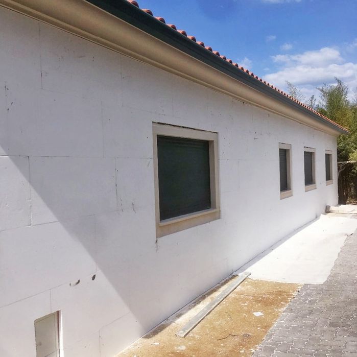 Faço serviços de construção civil