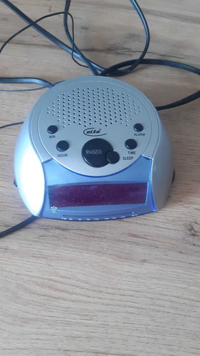 Radiobudzik do sypialni lub kuchni