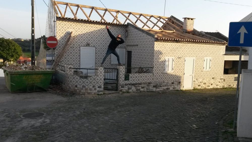 Limpeza de telhados / montagem de telhados / renovação de telhados