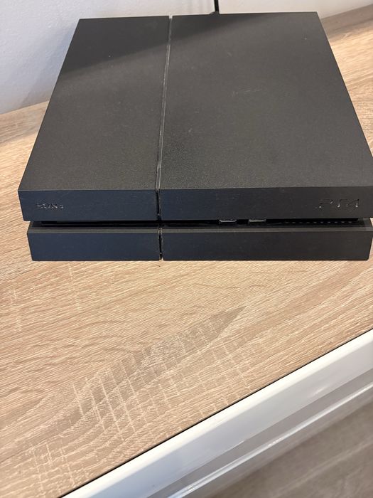 Konsola PlayStation 4