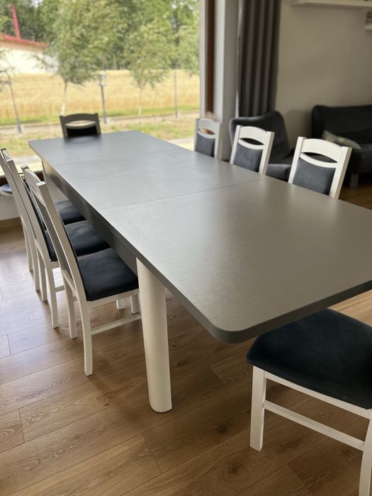 Zestaw jadalniany- rozkladany stół i  8 krzeseł