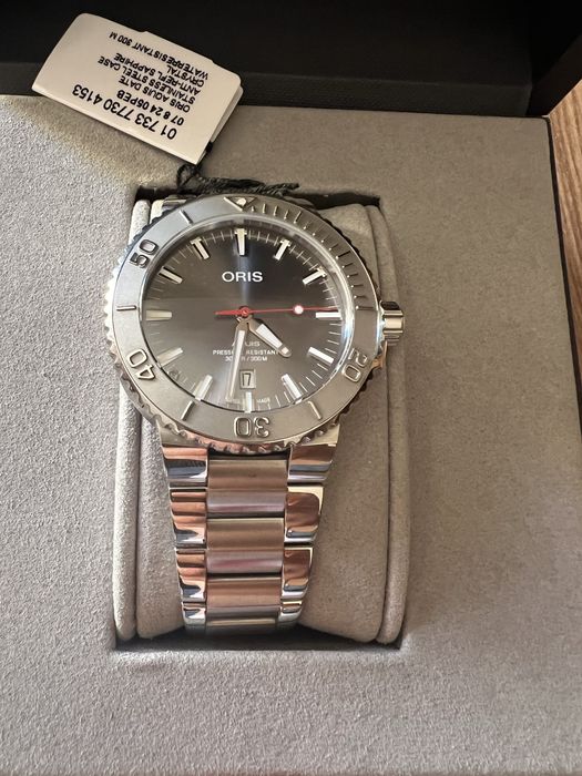 Oris Aquis Date 300 m