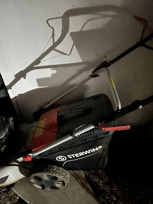 Maquina de cortar relva avariada