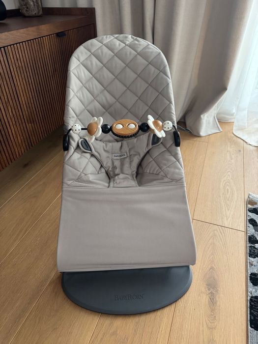 Leżaczek Babybjorn BLISS Woven z zabawką