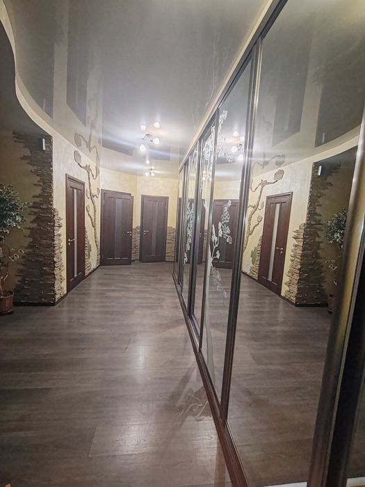 Здається в оренду 4х кімнатна квартира.