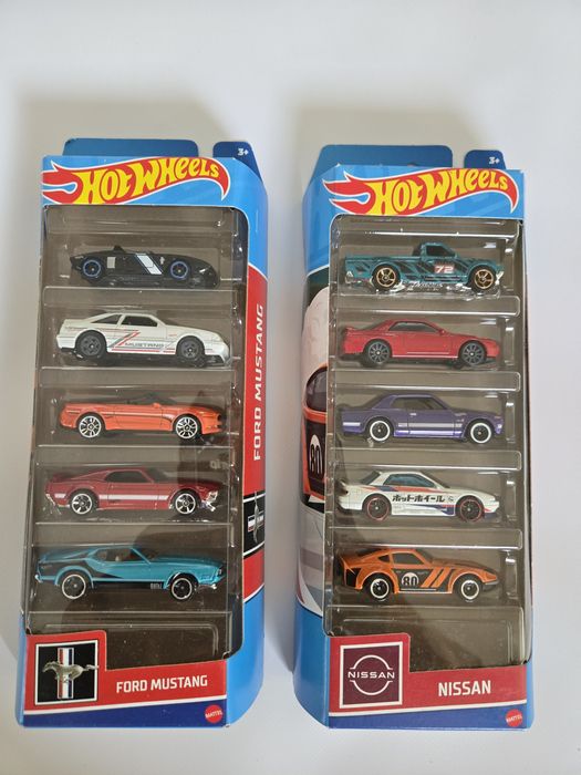 Hotwheels Set NISSAN X FORD MUSTANG diecast Miniatuta