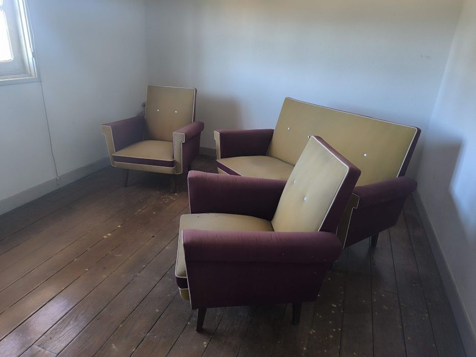 Sofá e poltronas antigos