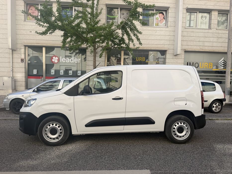 Fiat Doblo 1.5 HDI 2023 NACIONAL  !! 43 MIL KMS ( já tem iva 23 % ) NOVO MODELO