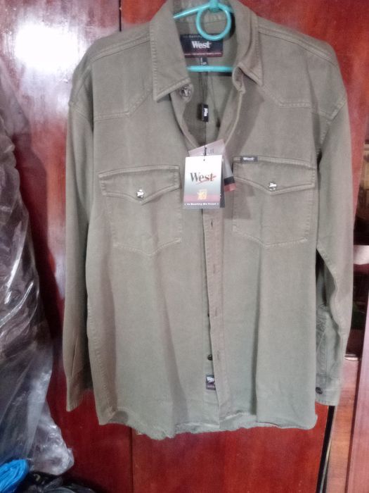 Продам рубашки 3шт новые